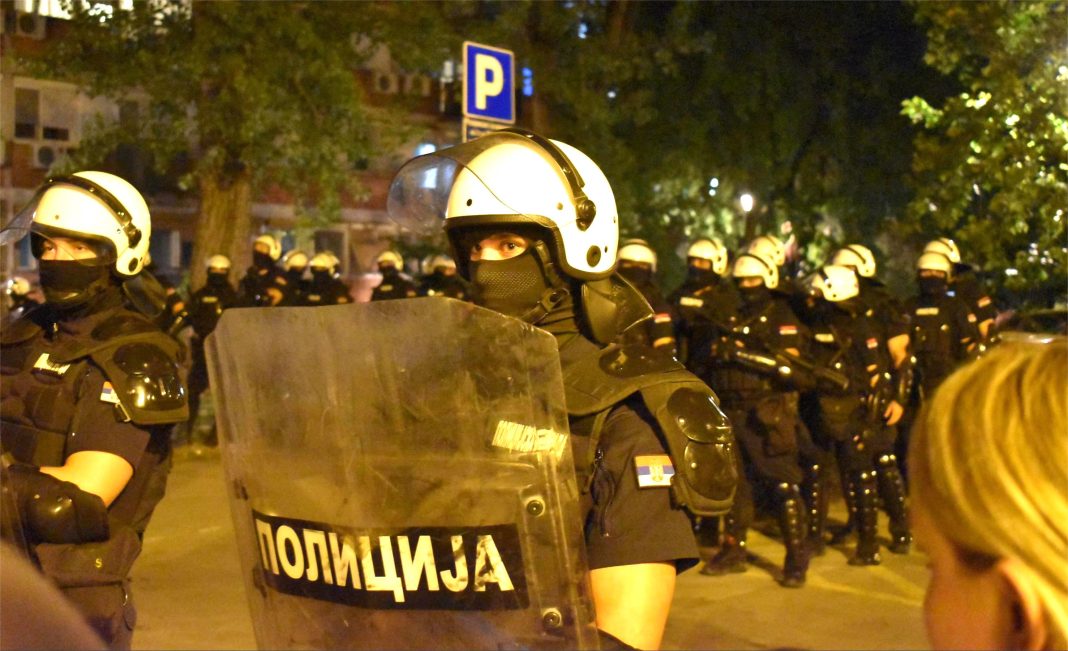 Policija zatvorila građane Voždovca dok ne prođe šetnja protiv blokada