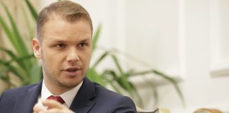 Stanivuković: Trampe, primi ih, samo da prestanu da nas brukaju